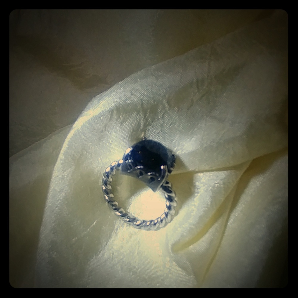 Very elegant Black stone ring